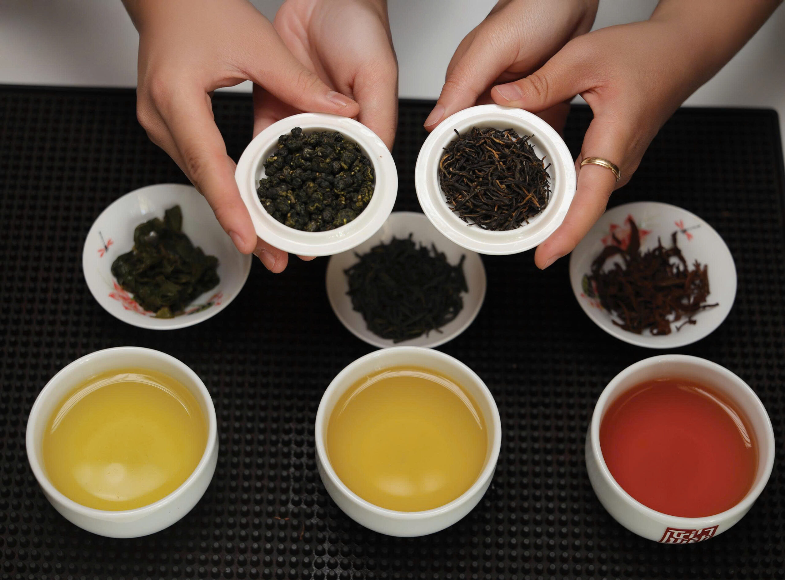 Vì sao giá chênh lệch nhiều? Những yếu tố quyết định giá trà