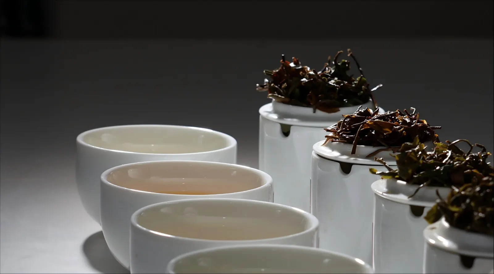 Thử nếm trà trước khi báo giá